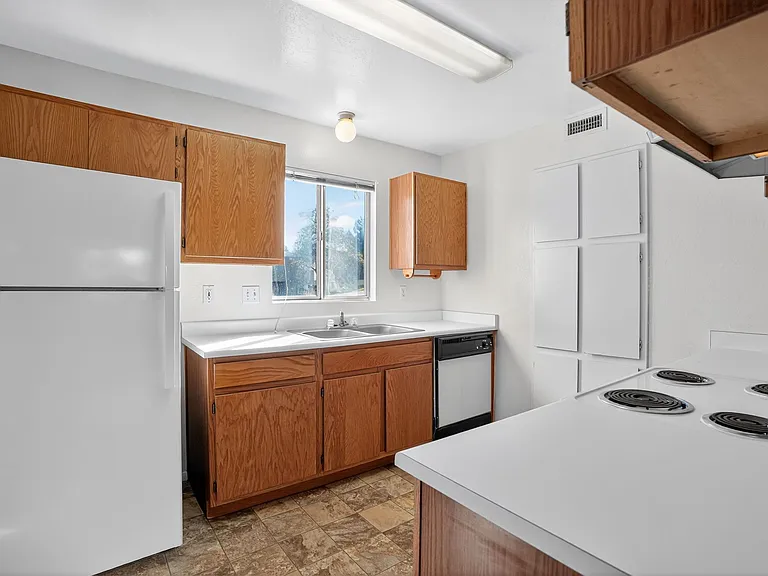 1048 N Old Chisholm Trl #B — Photo 3