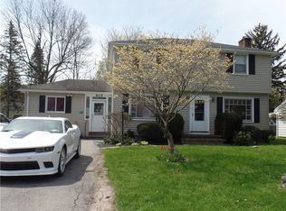 605 Tarrington Rd, Rochester, NY 14609