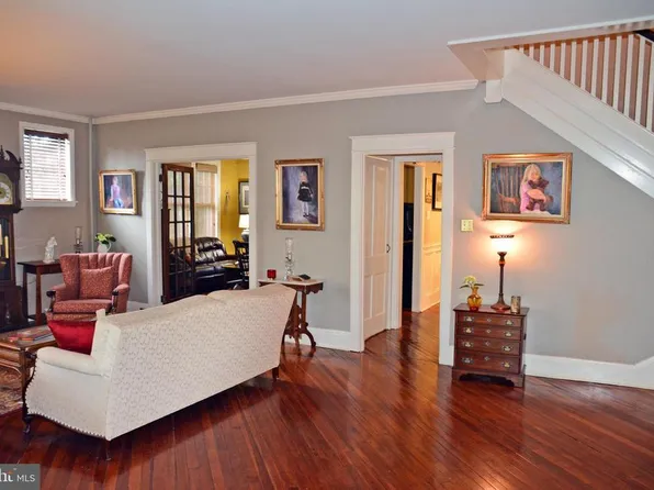 21 S Duke St, Millersville, PA 17551