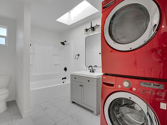 5th image of 60 Railroad Ave