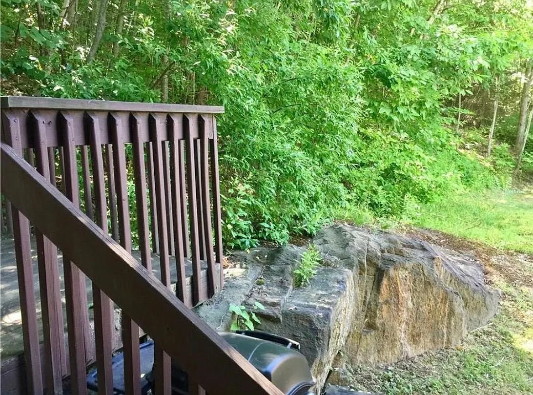 2 bed, 1.5 bath, 1039 sqft, $1,950 — Photo 3