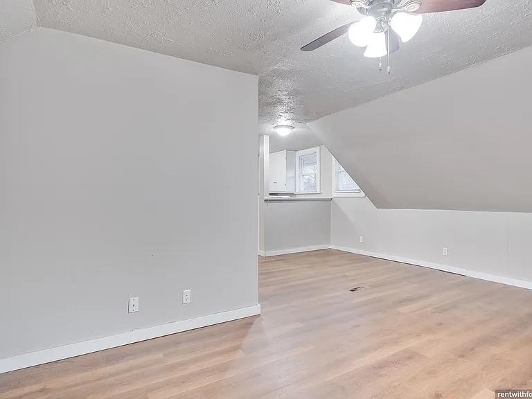 726 S. Commercial St — Photo 10