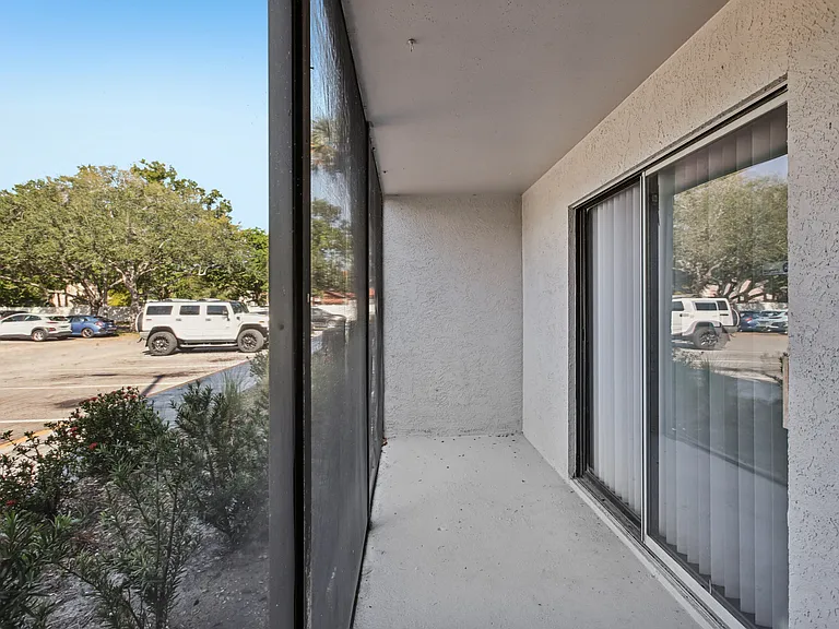 Meridian Luxury Condominiums — Photo 43