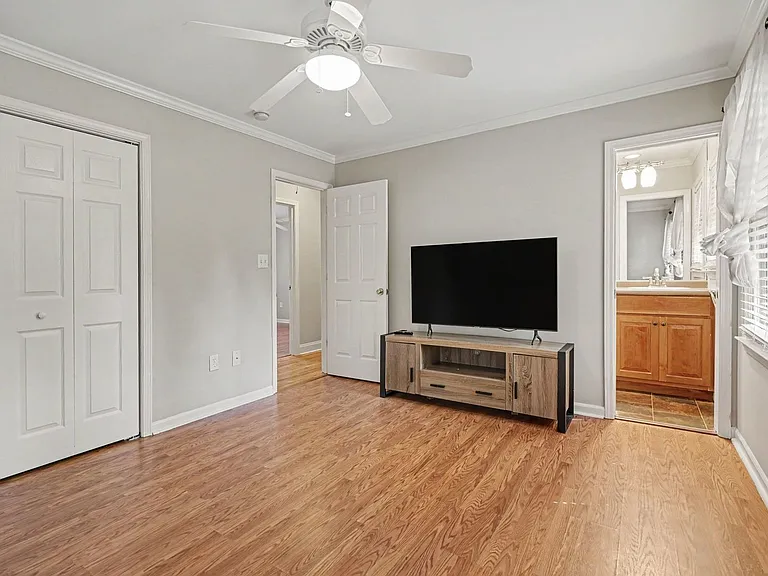 290 University Cir — Photo 11