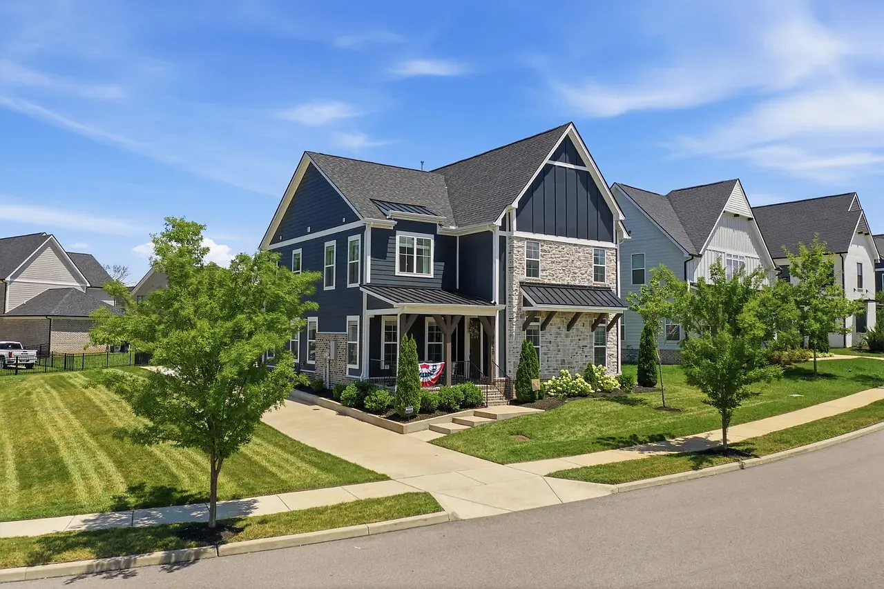 4 bed, 3.5 bath, 3366 sqft, $4,725 — Photo 2