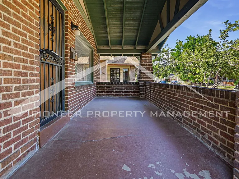 427 S Washington St — Photo 3