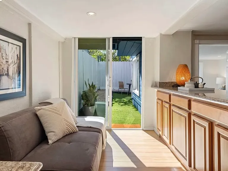 3670 Mission St — Photo 4