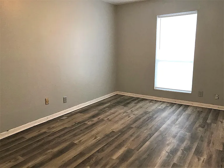 4330 Kirkman St — Photo 2