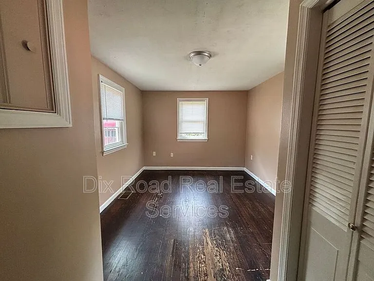 24 Lutz Ave — Photo 17