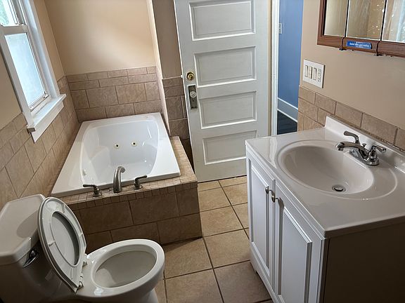 3rd image of 67 Tyler St