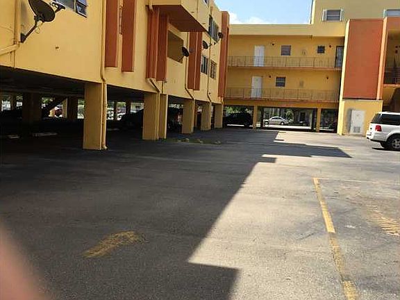 2nd image of 1555 W 44th Pl APT 218