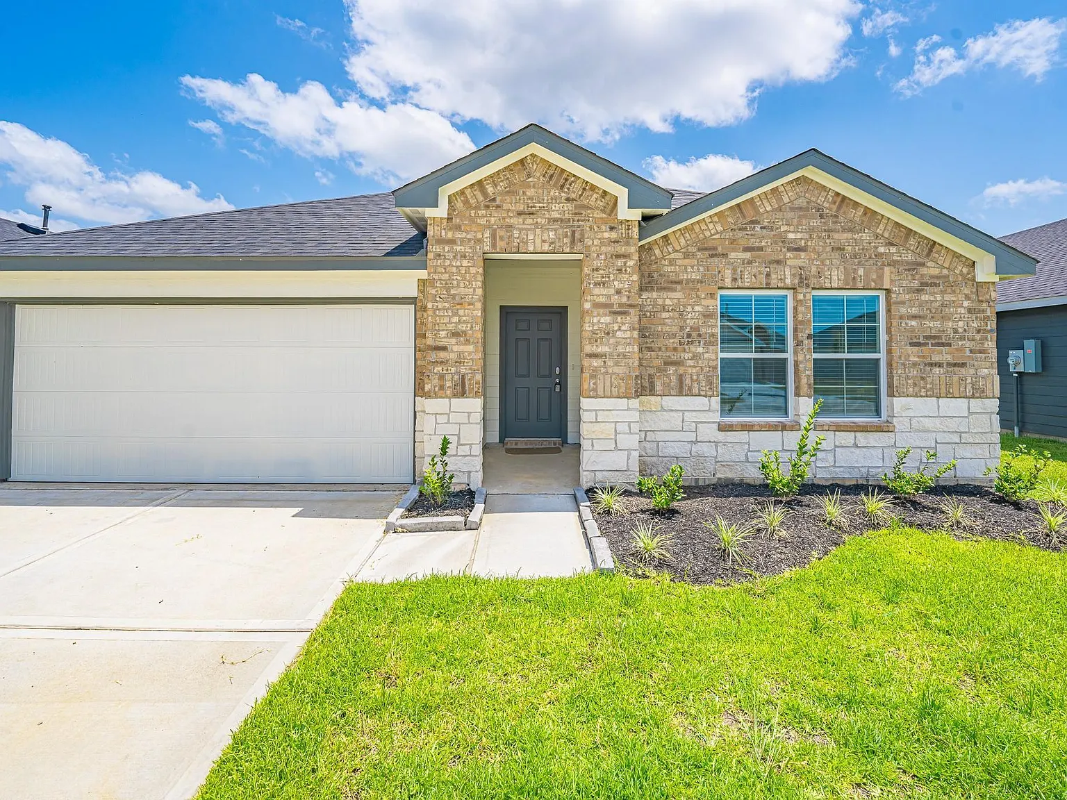 4 bed, 2.0 bath, 1873 sqft, $2,250 — Photo 1