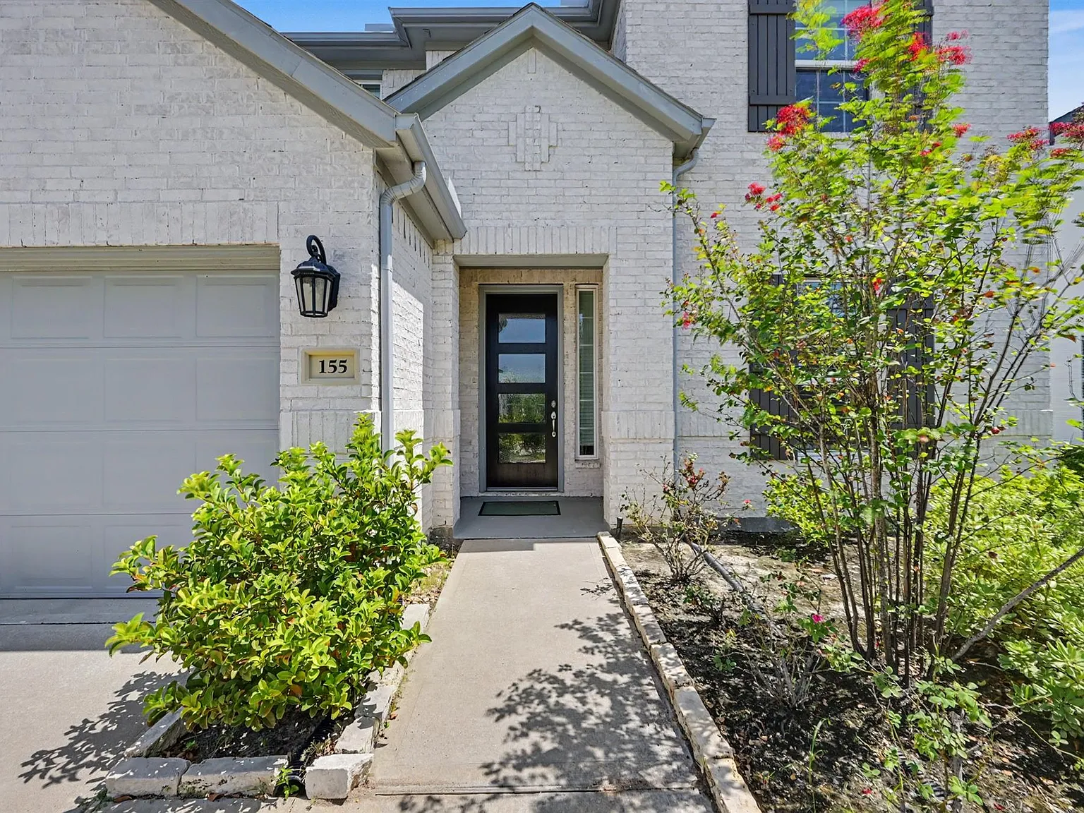 4 bed, 3.5 bath, 2696 sqft, $3,500 — Photo 2