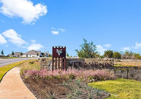387 Borchers Blvd — Photo 3
