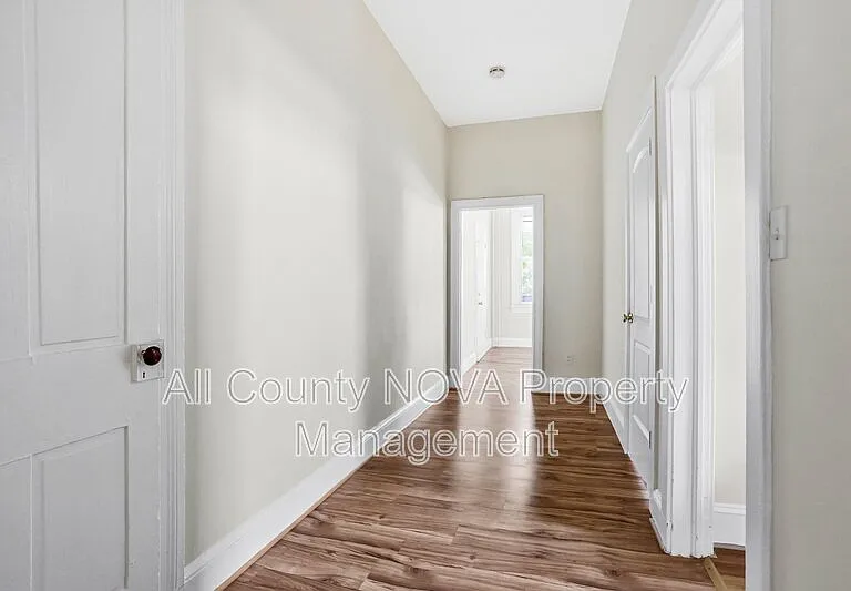 305 9th St #2 — Photo 8