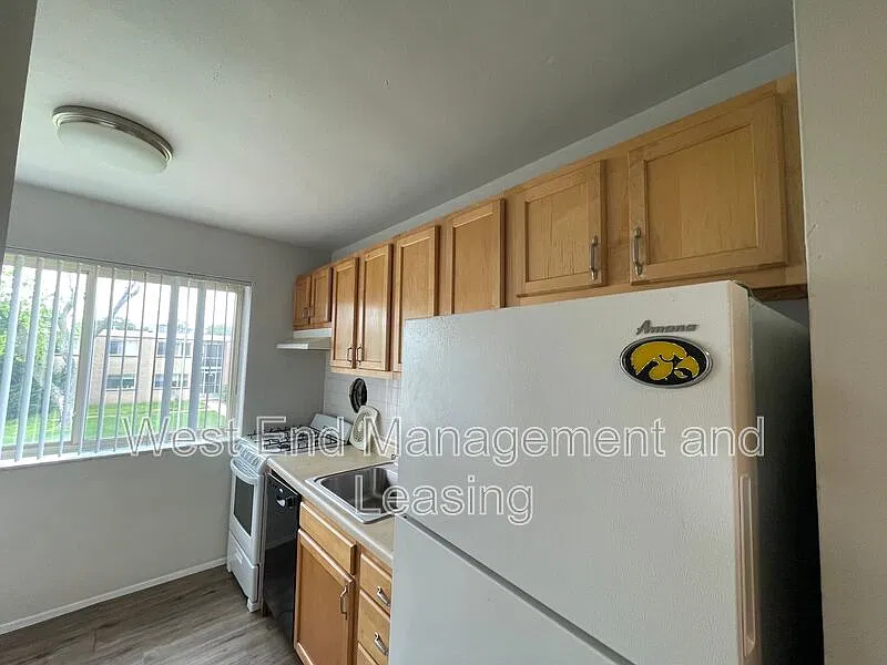 2 bed, 1.0 bath, $995 — Photo 3