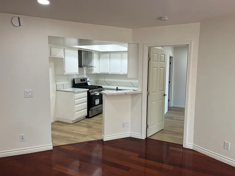 14610 Erwin St #208 — Photo 4
