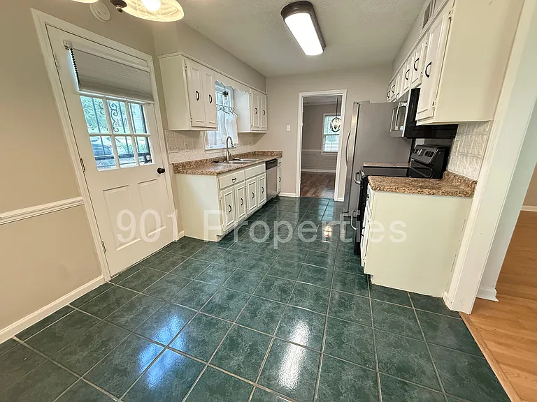 6080 Barrentine Dr — Photo 5