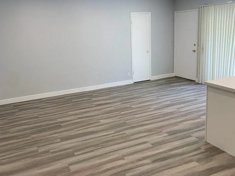 420 W Queen St #2 — Photo 5