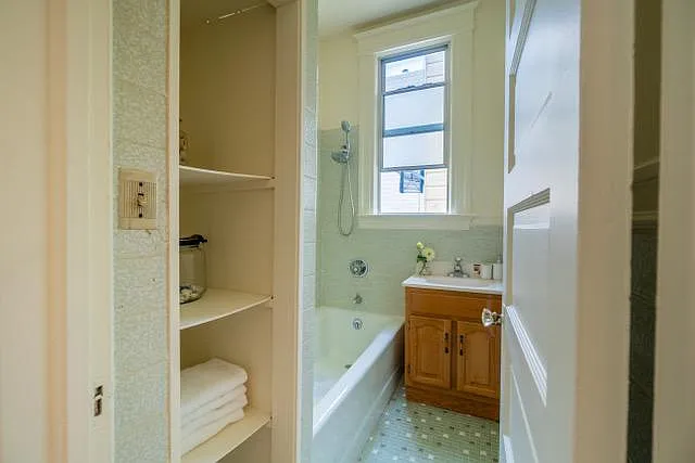 Bath - good ventilation and natural light