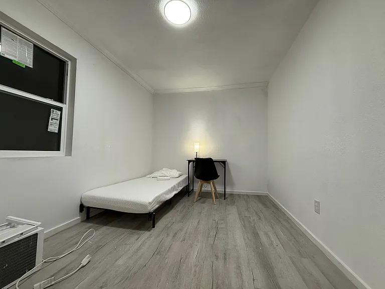 W Felix St — Photo 1