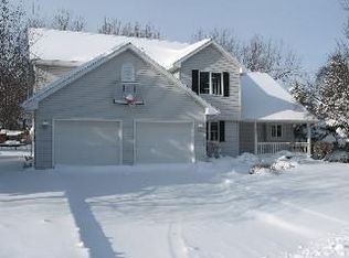 1809 Oshkosh St, New London, WI 54961