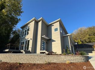 3015 SW Harbor Ln, Seattle, WA 98126