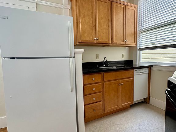 3rd image of 200 Irving St APT 2