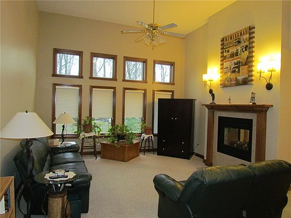 4th image of 77 Elizabeth Ct