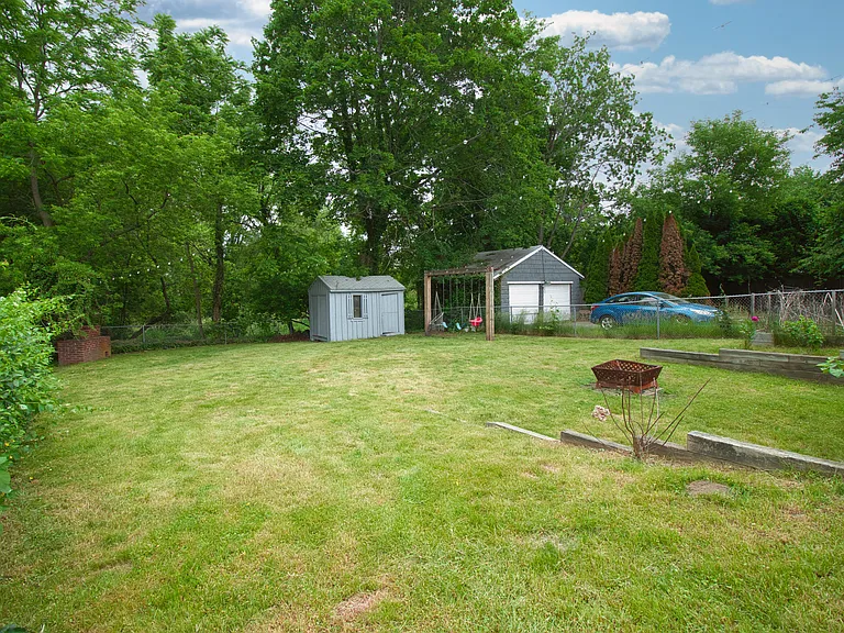 40 Dean Ave — Photo 20