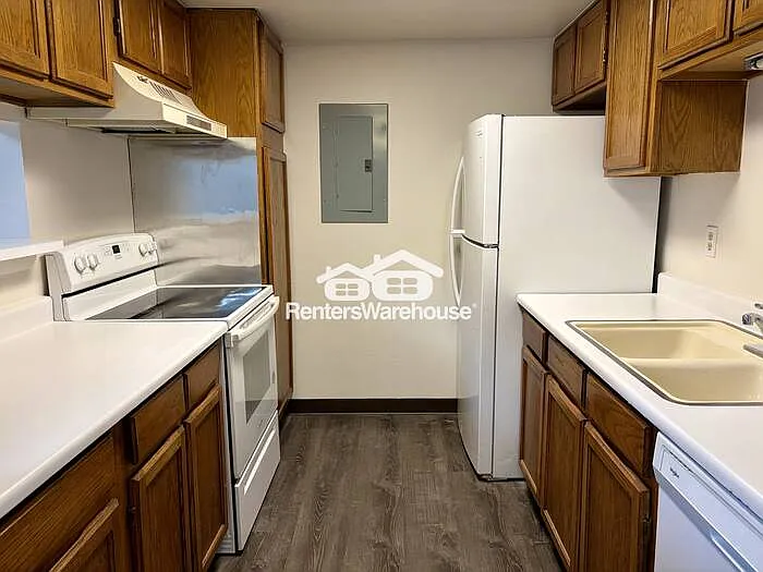 18003 E Ohio Ave #201 — Photo 5