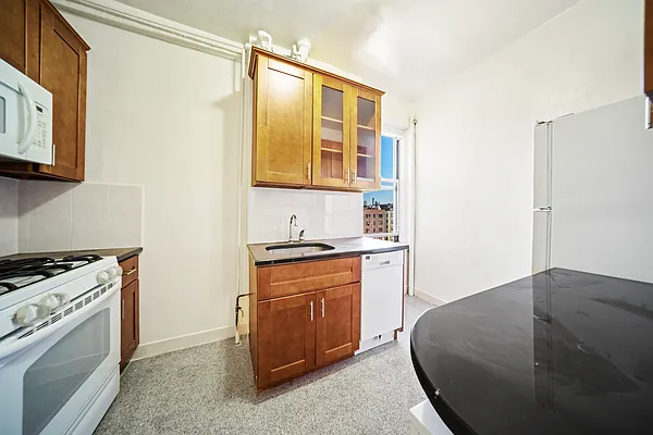 Rented by Bond New York | media 23