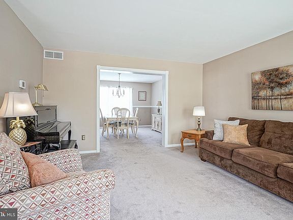 5th image of 8 Melville Dr
