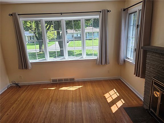 3rd image of 111 Hastings Ln