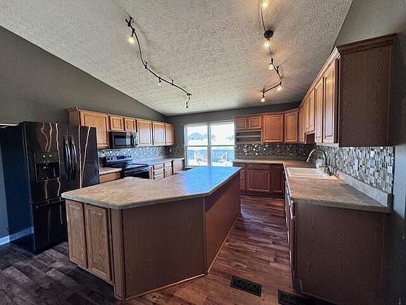 4th image of 1088 Sheffield Blvd