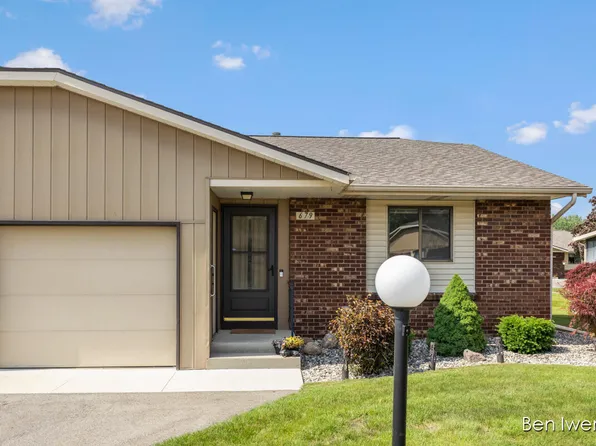 679 Waterview Ct SW, Grandville, MI 49418