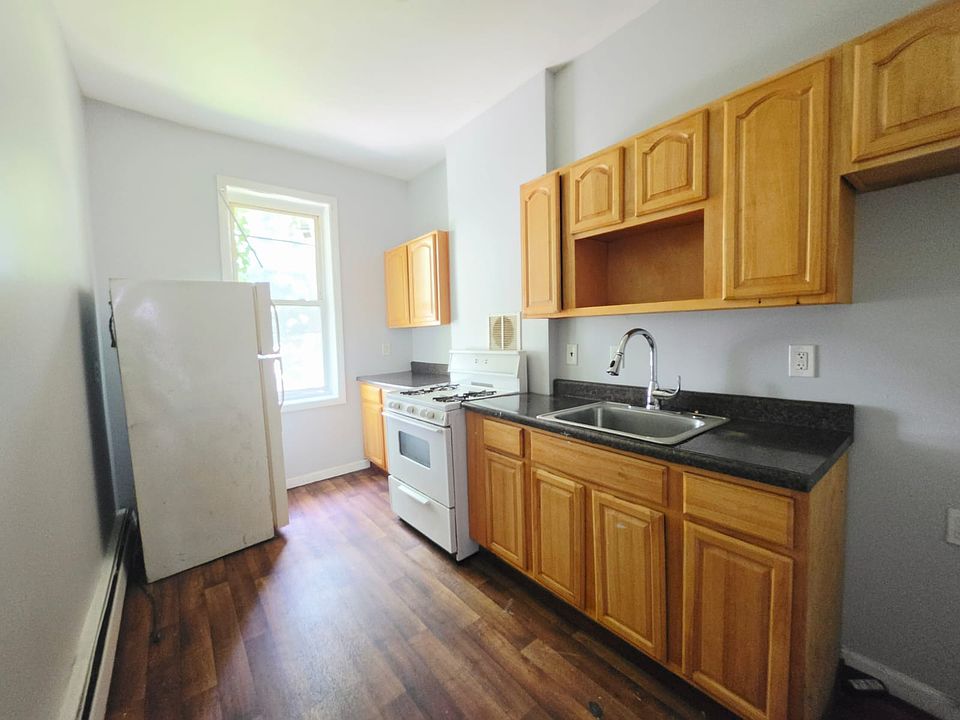 1st image of 100 Wilkinson Ave #2L