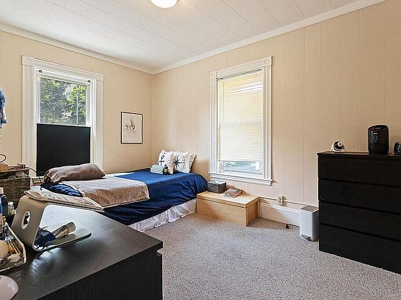 3rd image of 56 Waverly St #1