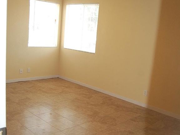 4th image of 1520 Glenwood Dr