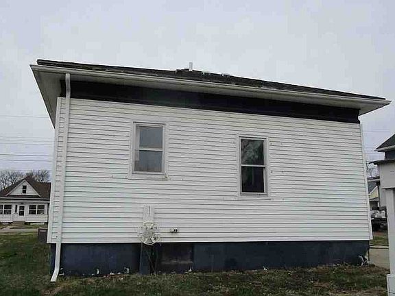 4th image of 412 E 3rd St S