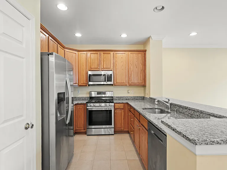260 Riverwalk Way — Photo 4