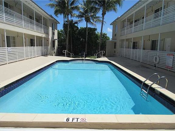 2nd image of 8411 Byron Ave APT 10