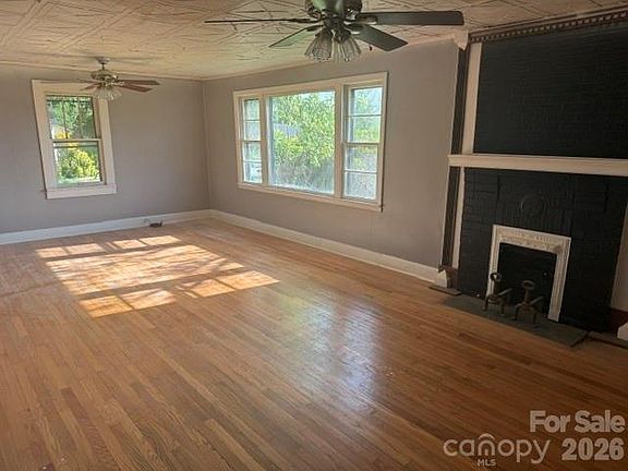 5th image of 307 Yancey St