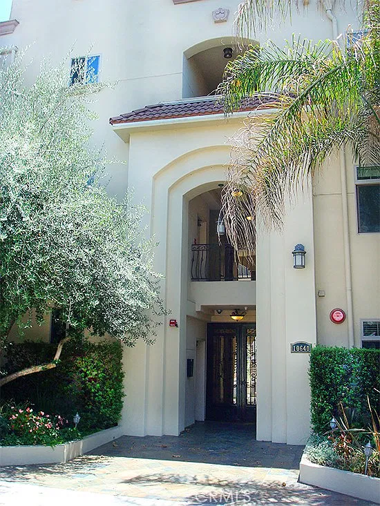 3 bed, 2.5 bath, 1657 sqft, $4,995 — Photo 1