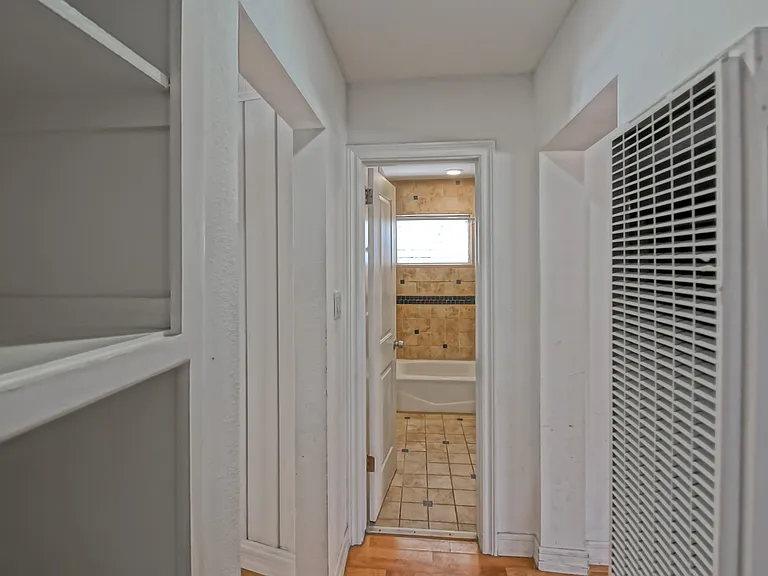 4541 W 172nd St #1A — Photo 15