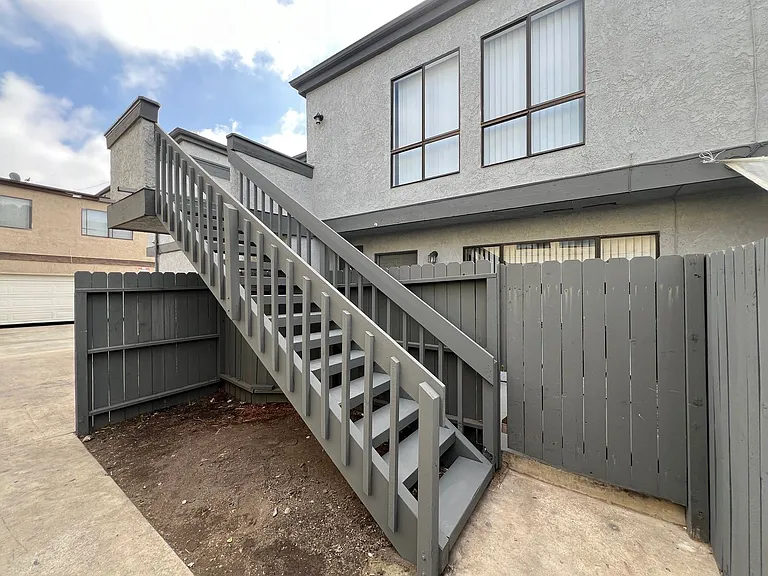 7921 Moonshadow Cir — Photo 20
