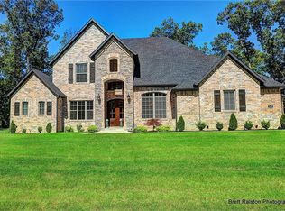 1429 Le Chesnay Dr, Centerton, AR 72719