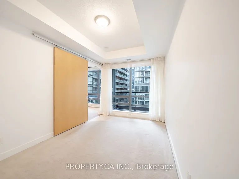 438 King St W #803 — Photo 10