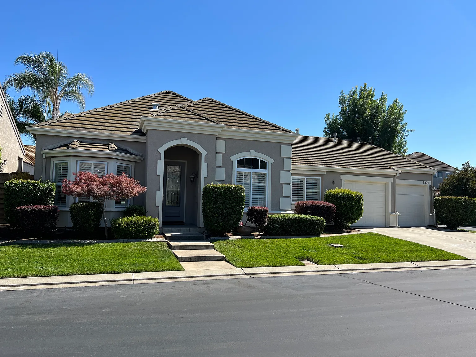 3 bed, 2096 sqft, $3,200 — Photo 1