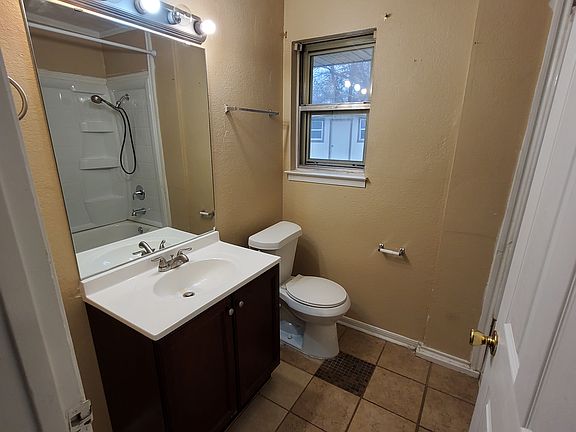 Main bathroom